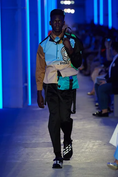 Look 15